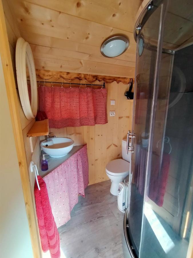 Bed and Breakfast Les Toits Rouges - Le luxe de la simplicité au bout du sentier à Saint-Étienne-de-Tinée Extérieur photo