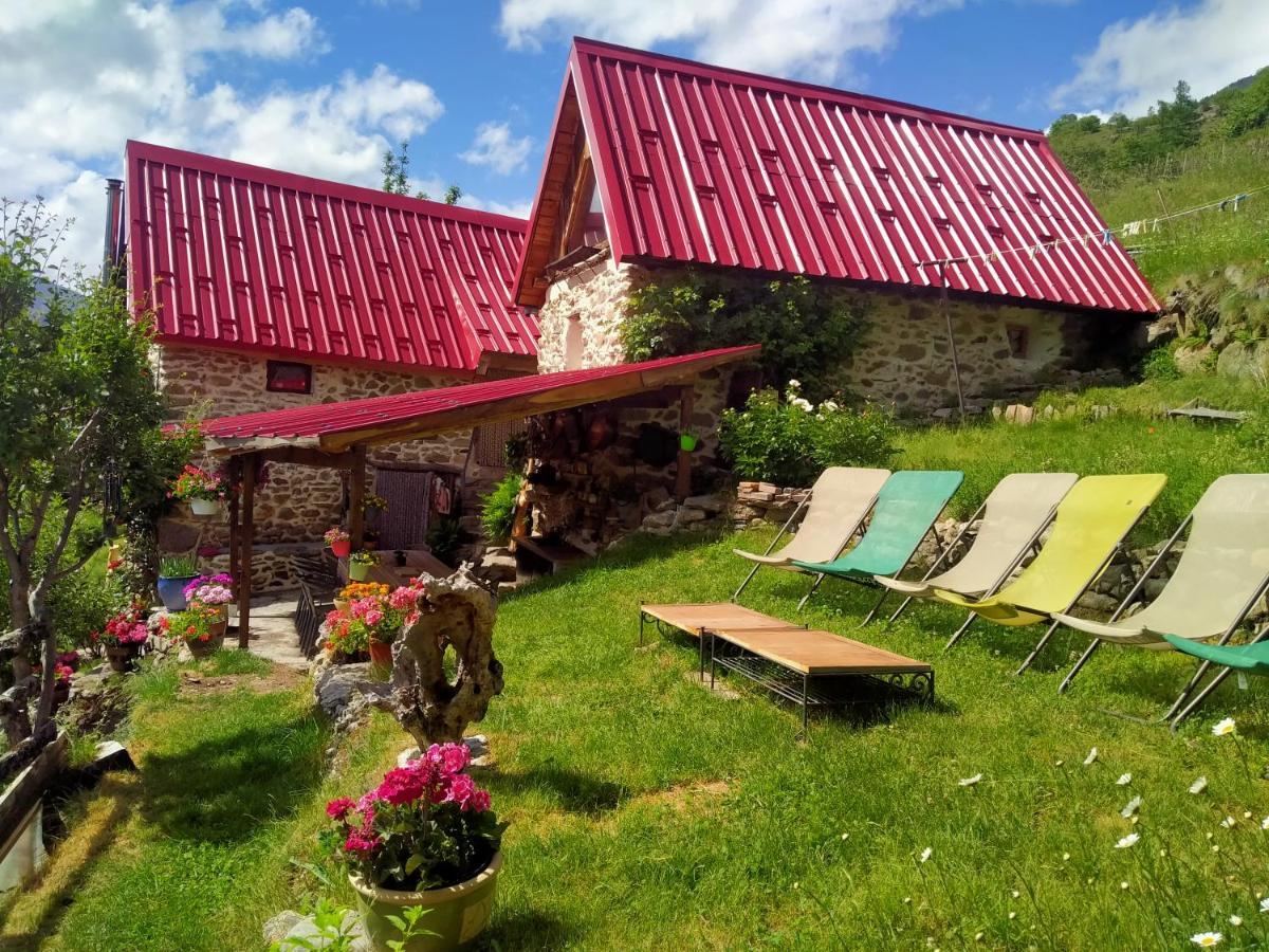 Bed and Breakfast Les Toits Rouges - Le luxe de la simplicité au bout du sentier à Saint-Étienne-de-Tinée Extérieur photo