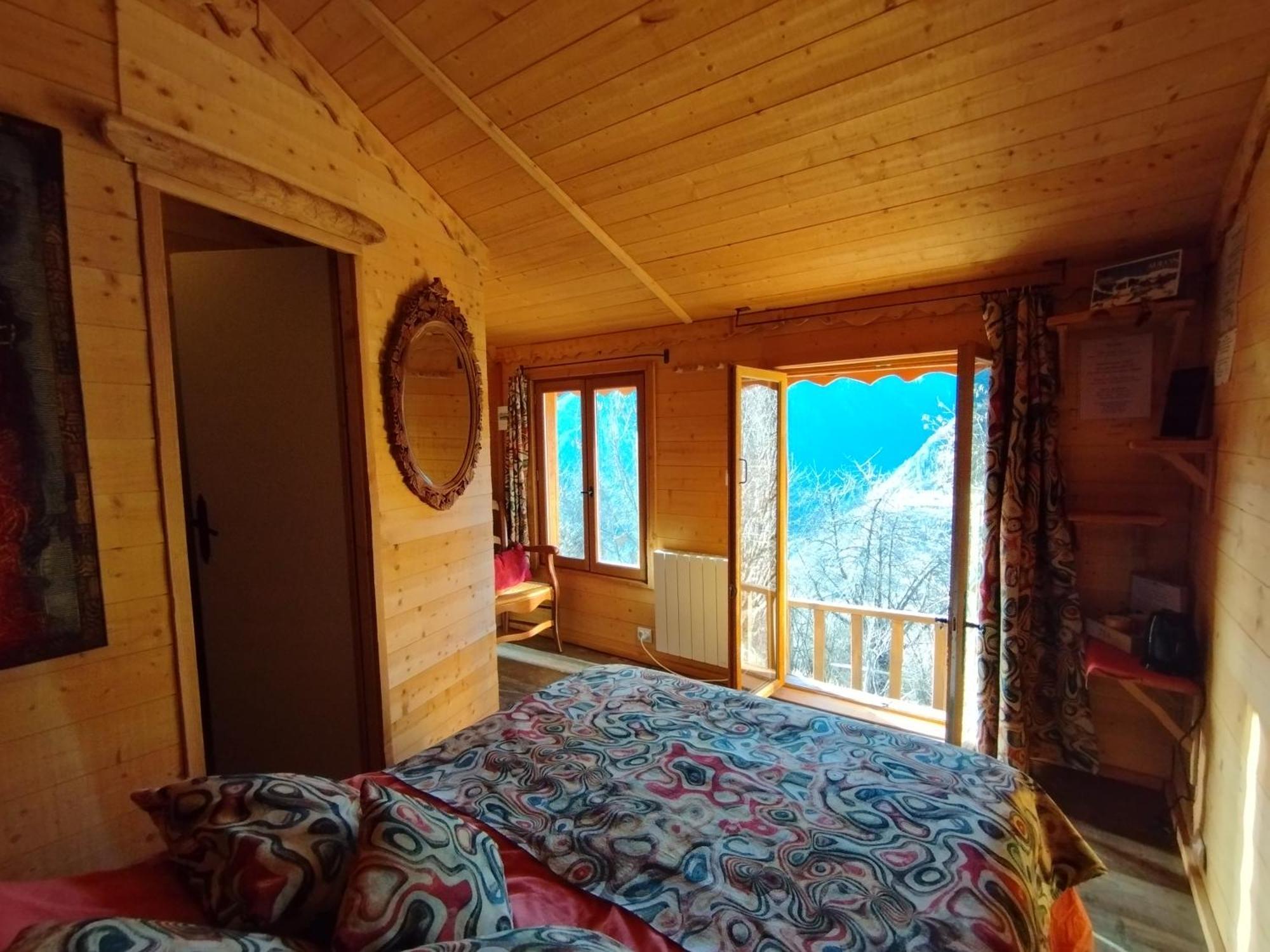 Bed and Breakfast Les Toits Rouges - Le luxe de la simplicité au bout du sentier à Saint-Étienne-de-Tinée Extérieur photo