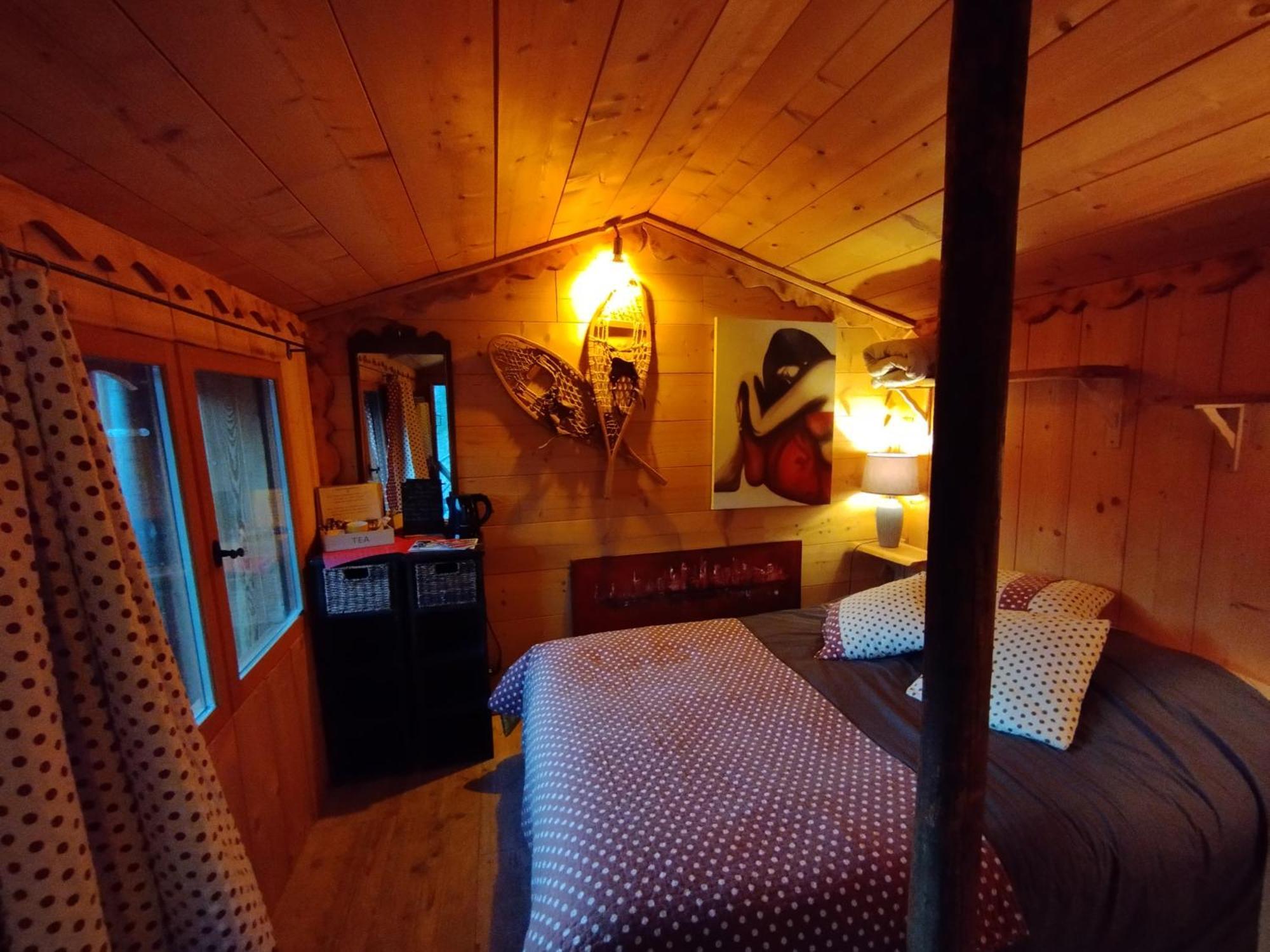 Bed and Breakfast Les Toits Rouges - Le luxe de la simplicité au bout du sentier à Saint-Étienne-de-Tinée Extérieur photo