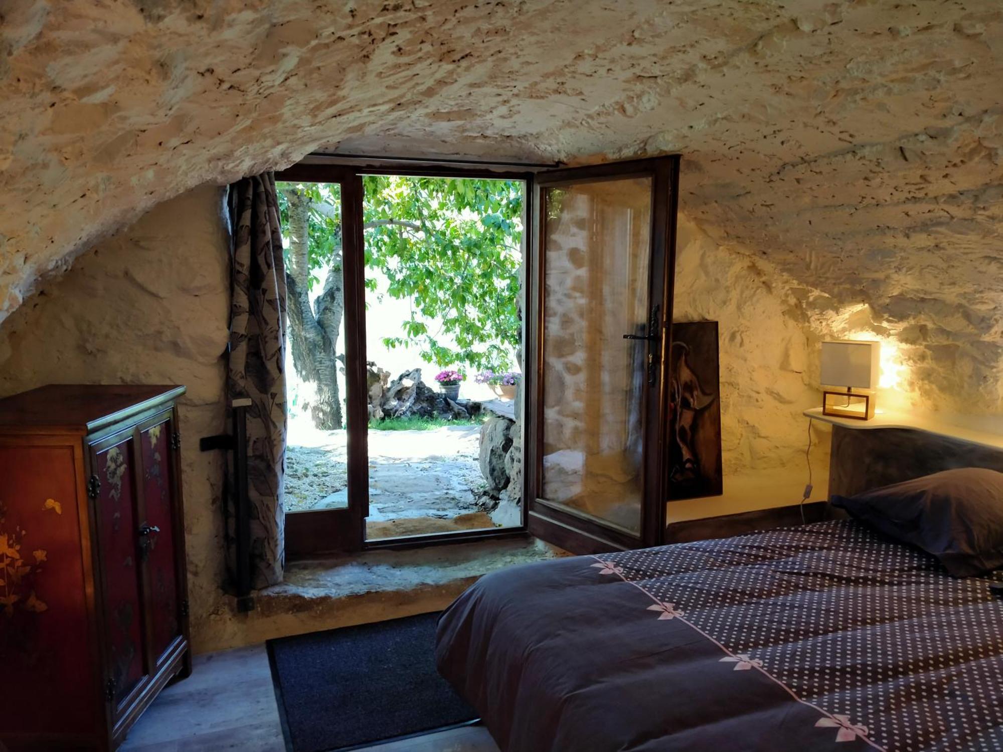 Bed and Breakfast Les Toits Rouges - Le luxe de la simplicité au bout du sentier à Saint-Étienne-de-Tinée Extérieur photo