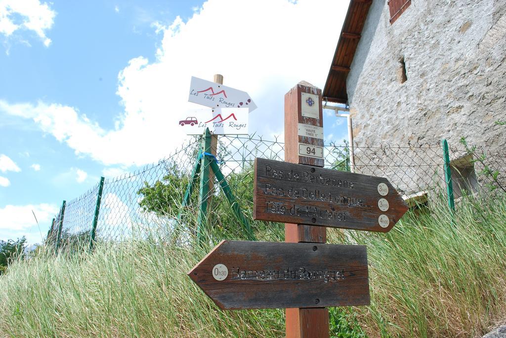 Bed and Breakfast Les Toits Rouges - Le luxe de la simplicité au bout du sentier à Saint-Étienne-de-Tinée Extérieur photo