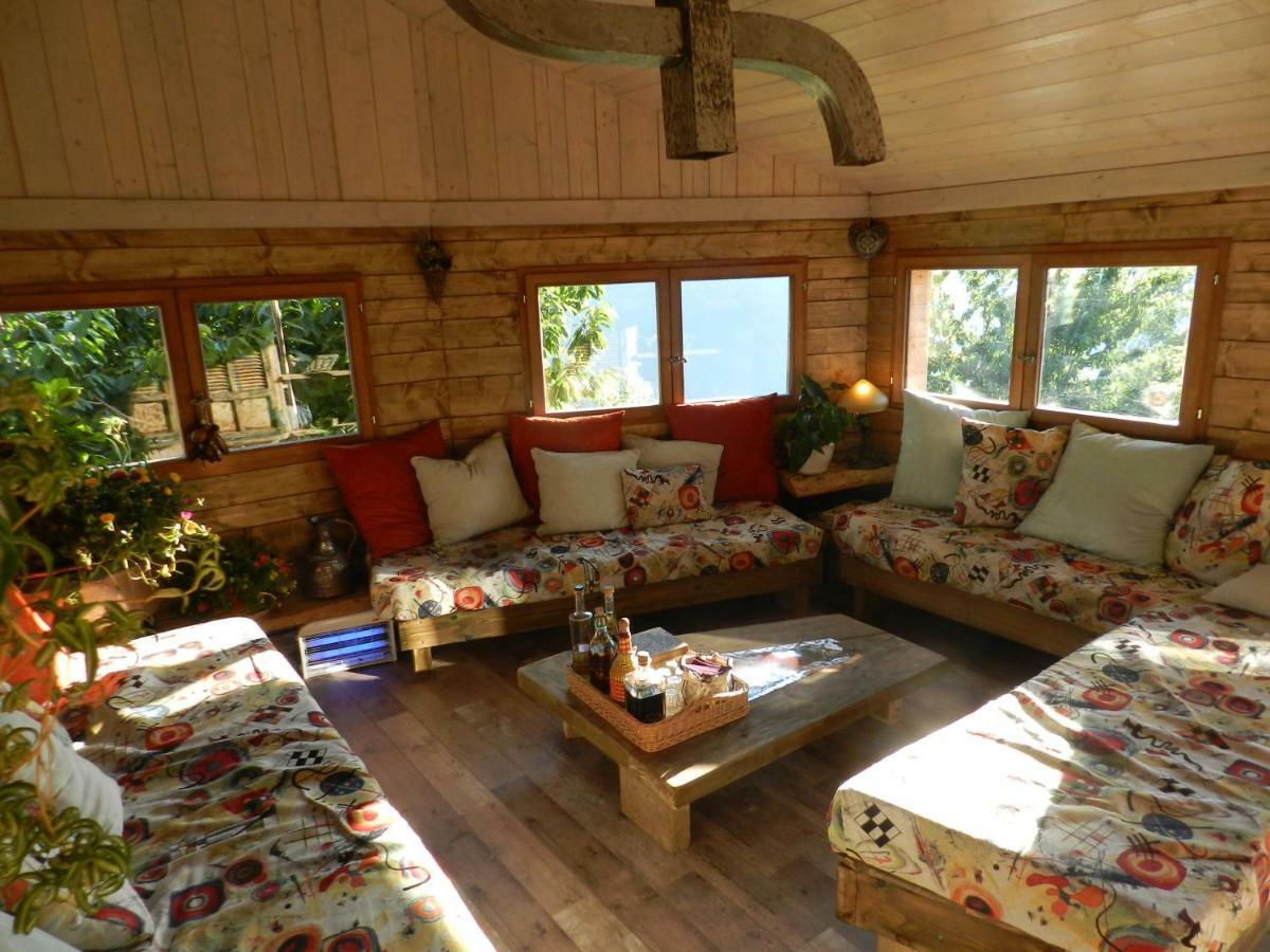 Bed and Breakfast Les Toits Rouges - Le luxe de la simplicité au bout du sentier à Saint-Étienne-de-Tinée Extérieur photo