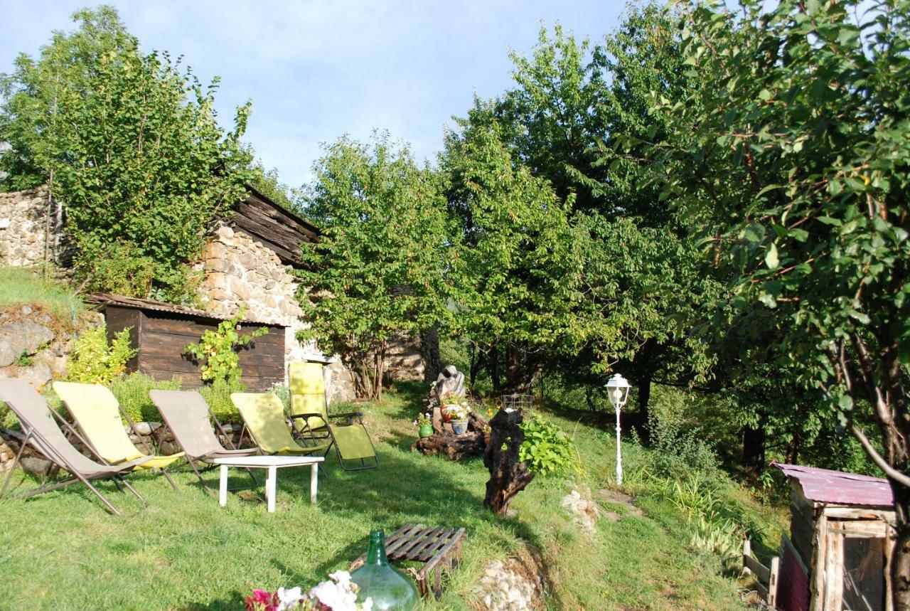 Bed and Breakfast Les Toits Rouges - Le luxe de la simplicité au bout du sentier à Saint-Étienne-de-Tinée Extérieur photo